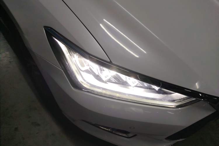 Used BYD Qin Pro New Energy 2018 EV500 Smart Connect Elite Model Right Front Headlight
