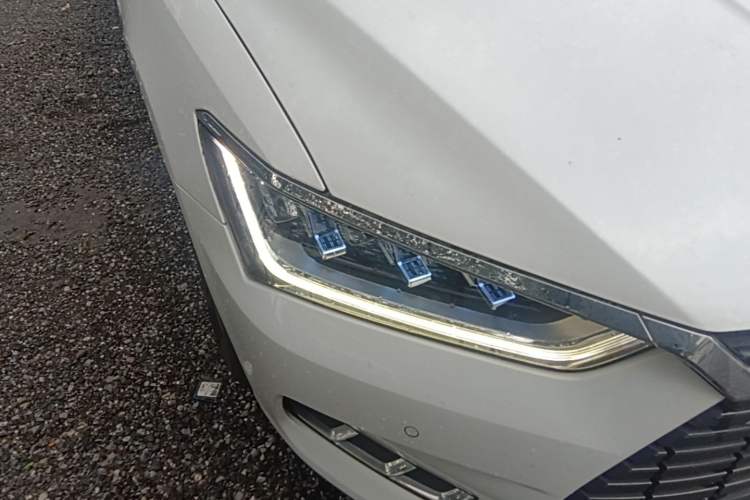 Used BYD Qin Pro New Energy 2018 EV500 Smart Connect Elite Model Right Front Headlight
