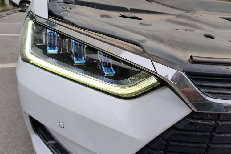 Used BYD Qin Pro New Energy 2018 EV500 Smart Connect Leading Model Right Front Headlight