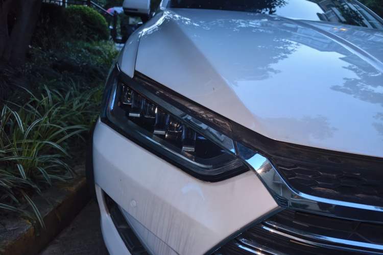 Used BYD Qin Pro New Energy 2018 DM 1.5TI Automatic Smart Connect Elite Model Right Front Headlight