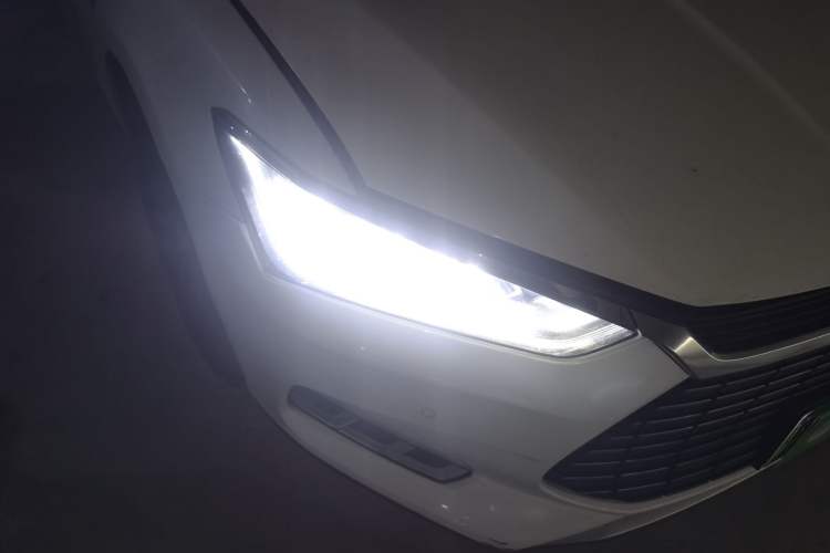 Used BYD Qin Pro New Energy 2018 EV500 Smart Connect Elite Model Right Front Headlight