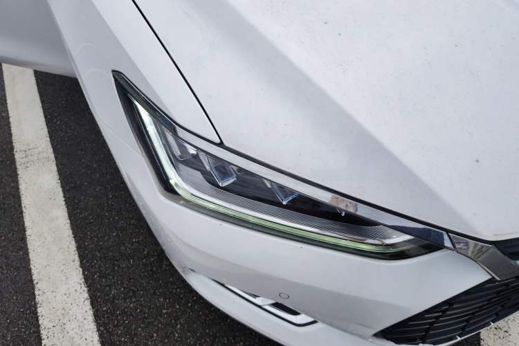 Used BYD Qin Pro New Energy 2018 EV500 Smart Connect Elite Model Right Front Headlight