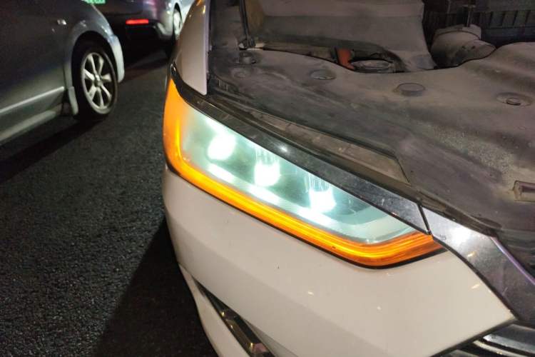 Used BYD Qin Pro New Energy 2018 DM 1.5TI Automatic Smart Connect Dynamic Model Right Front Headlight