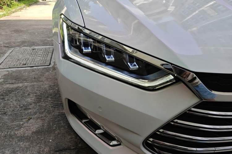 Used BYD Qin Pro New Energy 2018 DM 1.5TI Automatic Smart Connect Elite Model Right Front Headlight