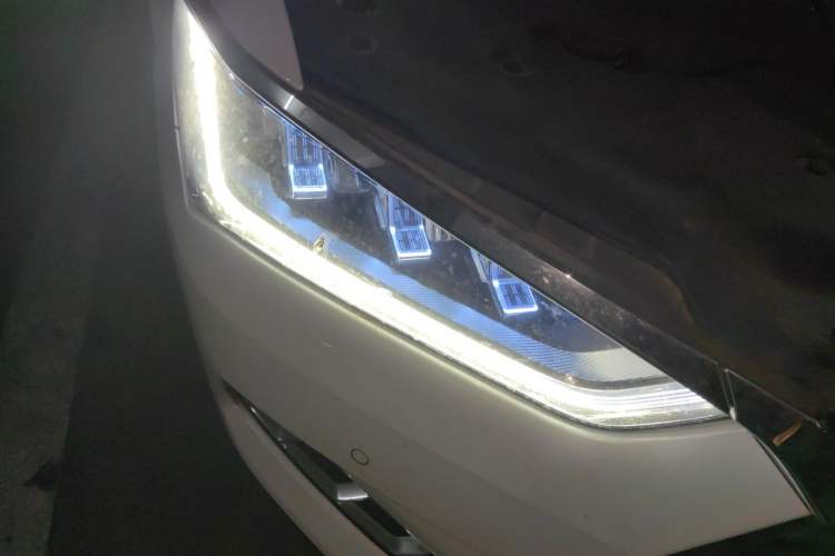 Used BYD Qin Pro New Energy 2018 EV500 Smart Connect Elite Model Right Front Headlight