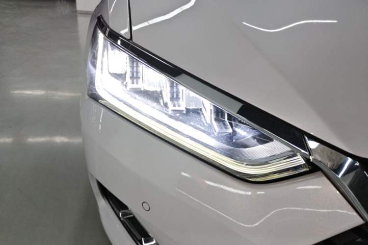 Used BYD Qin Pro New Energy 2018 EV500 Smart Connect Elite Model Right Front Headlight