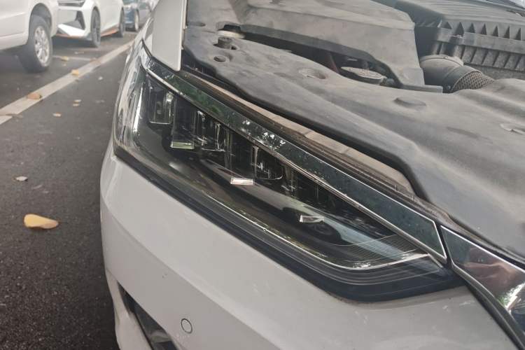 Used BYD Qin Pro New Energy 2018 DM 1.5TI Automatic Smart Connect Elite Model Right Front Headlight