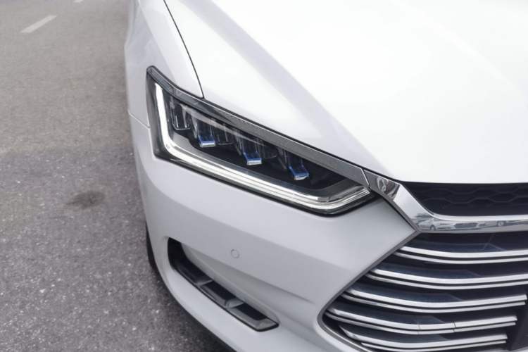 Used BYD Qin Pro New Energy 2018 DM 1.5TI Automatic Smart Connect Elite Model Right Front Headlight