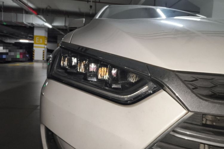 Used BYD Qin Pro New Energy 2018 DM 1.5TI Automatic Smart Connect Dynamic Model Right Front Headlight
