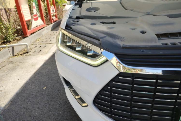 Used BYD Qin Pro New Energy 2018 EV500 Developer Edition Autonomous Driving Model Right Front Headlight