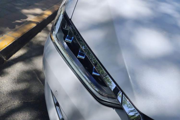 Used BYD Qin Pro New Energy 2018 EV500 Smart Connect Elite Model Right Front Headlight