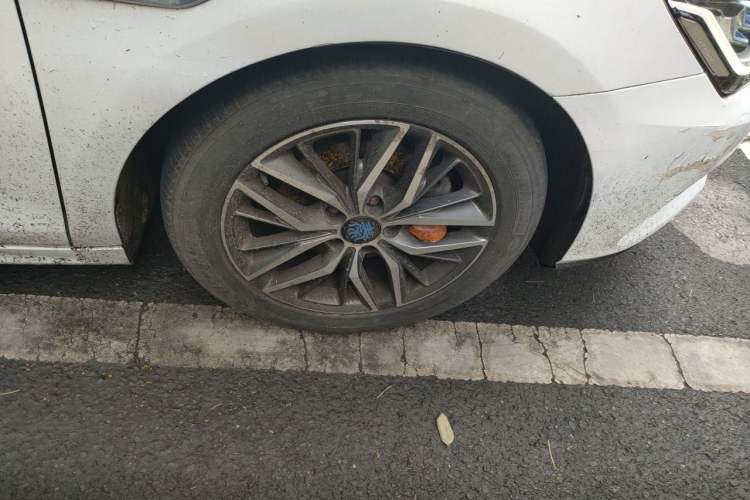Used BYD Qin Pro New Energy 2018 DM 1.5TI Automatic Smart Connect Elite Model Right Front Wheel Hub