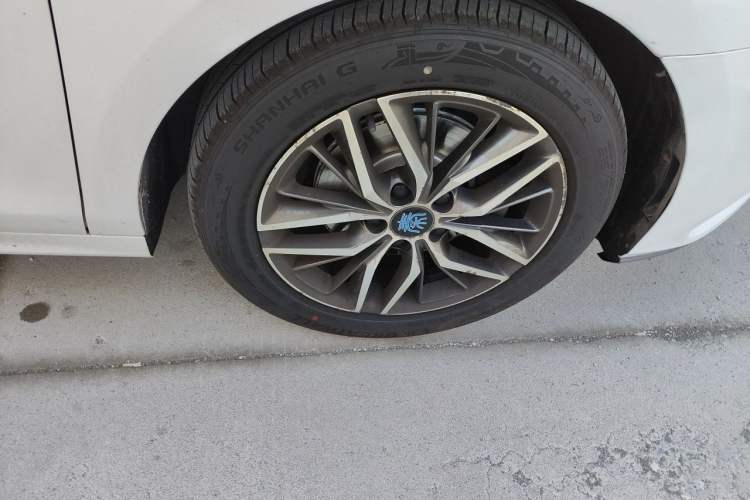 Used BYD Qin Pro New Energy 2018 DM 1.5TI Automatic Smart Connect Enjoyment Model Right Front Wheel Hub