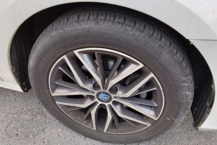Used BYD Qin Pro New Energy 2018 EV500 Smart Connect Elite Model Right Front Wheel Hub