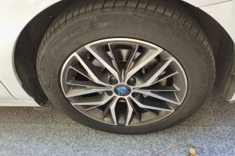 Used BYD Qin Pro New Energy 2018 DM 1.5TI Automatic Smart Connect Elite Model Right Front Wheel Hub
