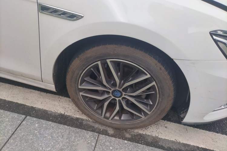 Used BYD Qin Pro New Energy 2018 DM 1.5TI Automatic Smart Connect Elite Model Right Front Wheel Hub