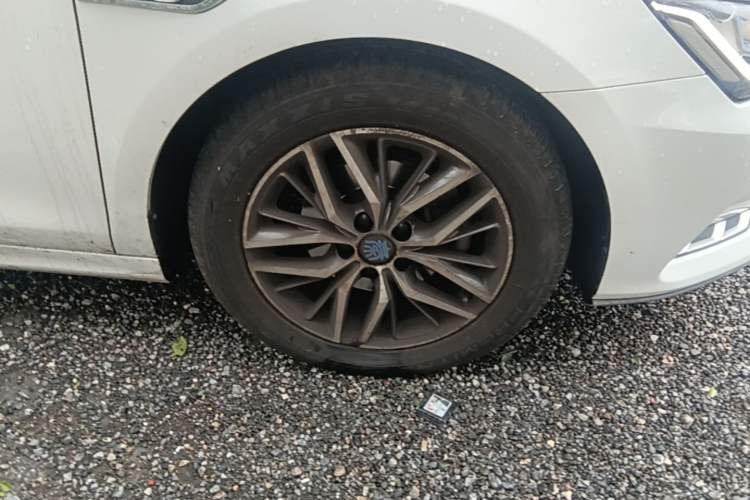 Used BYD Qin Pro New Energy 2018 EV500 Smart Connect Elite Model Right Front Wheel Hub