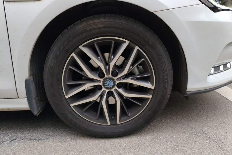 Used BYD Qin Pro New Energy 2018 EV500 Smart Connect Leading Model Right Front Wheel Hub