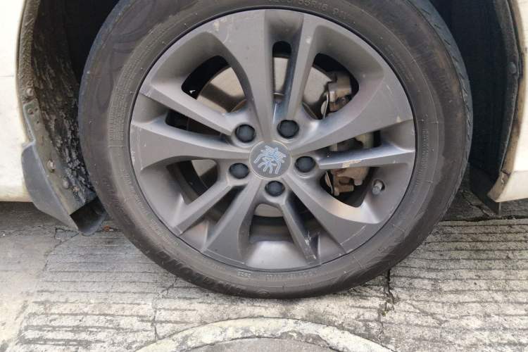 Used BYD Qin Pro New Energy 2018 DM 1.5TI Developer Edition Entry-Level Model Right Front Wheel Hub