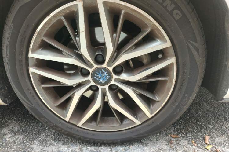 Used BYD Qin Pro New Energy 2018 DM 1.5TI Automatic Smart Connect Elite Model Right Front Wheel Hub