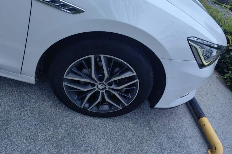 Used BYD Qin Pro New Energy 2018 DM 1.5TI Automatic Smart Connect Enjoyment Model Right Front Wheel Hub