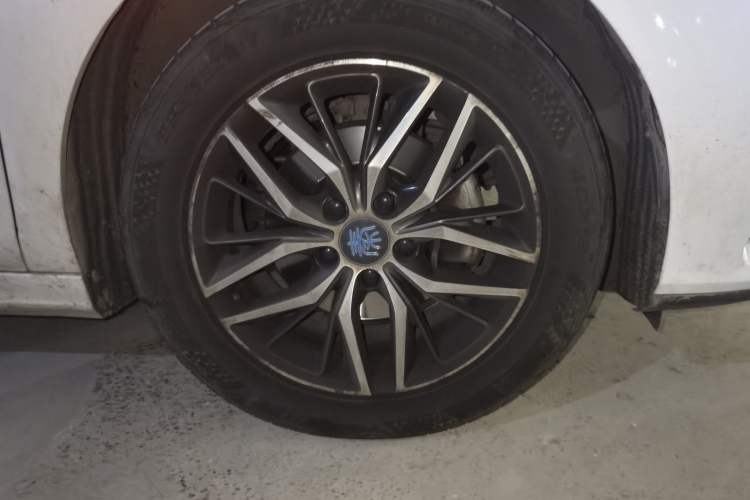 Used BYD Qin Pro New Energy 2018 EV500 Smart Connect Elite Model Right Front Wheel Hub
