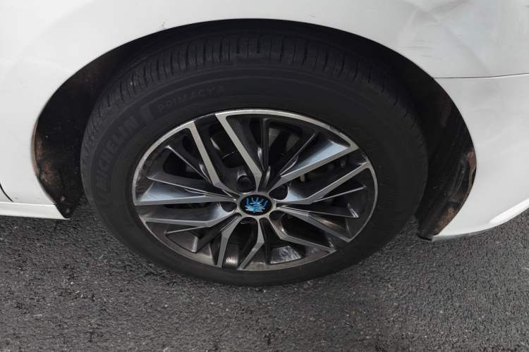 Used BYD Qin Pro New Energy 2018 DM 1.5TI Automatic Smart Connect Enjoyment Model Right Front Wheel Hub