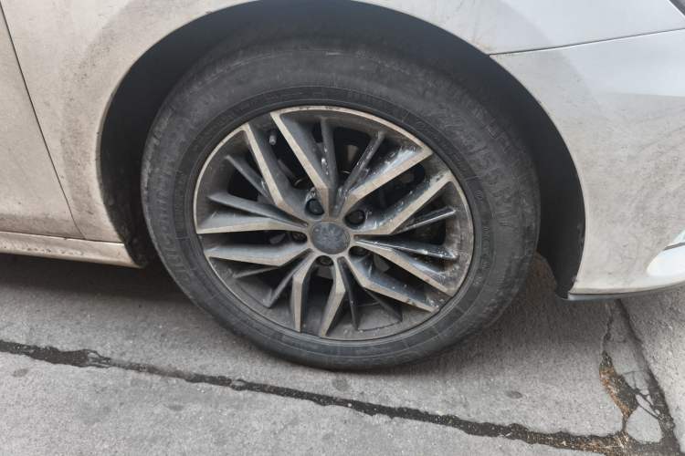Used BYD Qin Pro New Energy 2018 EV500 Developer Edition Professional Model Right Front Wheel Hub