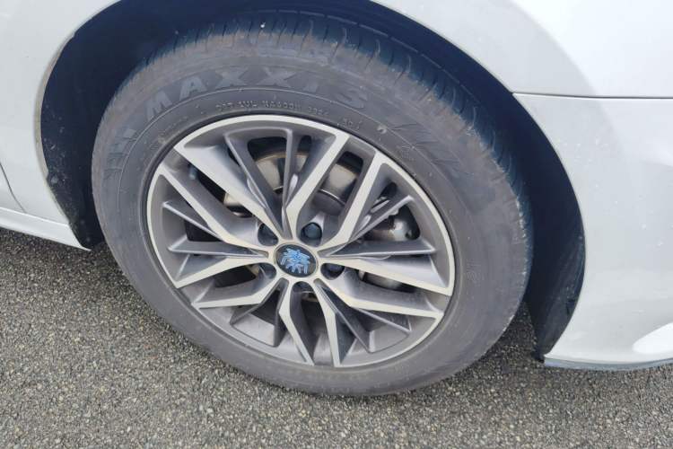 Used BYD Qin Pro New Energy 2018 EV500 Smart Connect Elite Model Right Front Wheel Hub