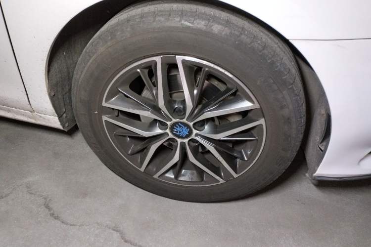 Used BYD Qin Pro New Energy 2018 EV500 Smart Connect Elite Model Right Front Wheel Hub