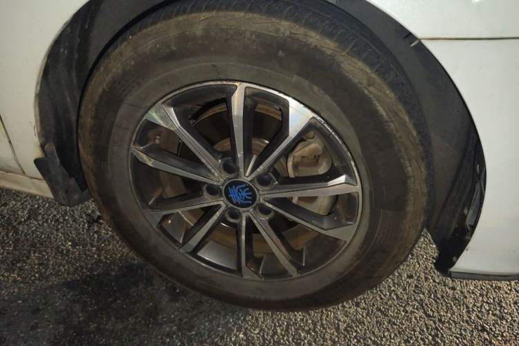Used BYD Qin Pro New Energy 2018 DM 1.5TI Automatic Smart Connect Dynamic Model Right Front Wheel Hub