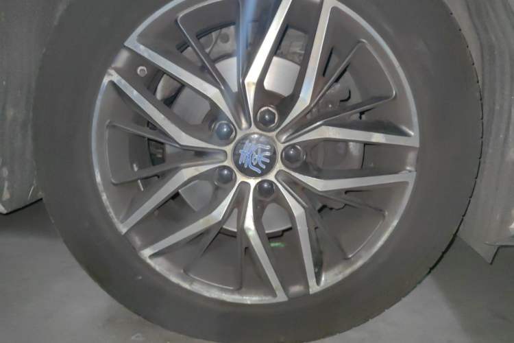 Used BYD Qin Pro New Energy 2018 EV500 Smart Connect Elite Model Right Front Wheel Hub