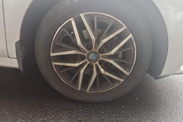 Used BYD Qin Pro New Energy 2018 DM 1.5TI Automatic Smart Connect Elite Model Right Front Wheel Hub