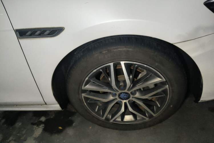 Used BYD Qin Pro New Energy 2018 DM 1.5TI Automatic Smart Connect Elite Model Right Front Wheel Hub