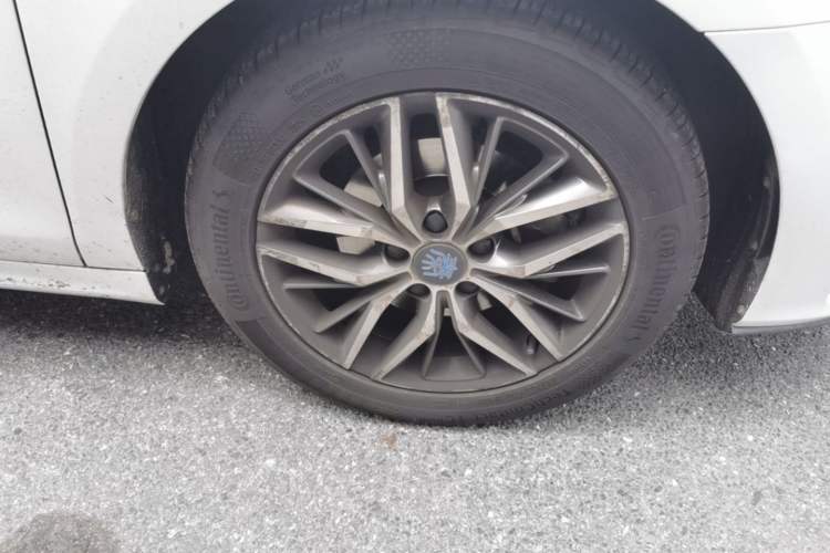 Used BYD Qin Pro New Energy 2018 DM 1.5TI Automatic Smart Connect Elite Model Right Front Wheel Hub