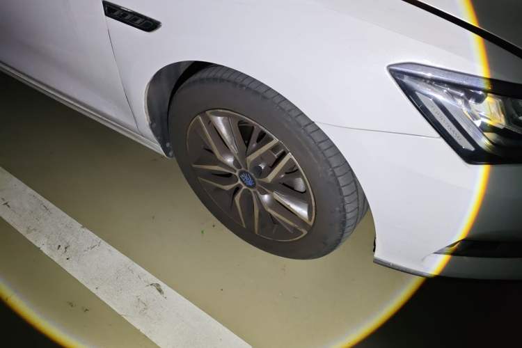 Used BYD Qin Pro New Energy 2018 DM 1.5TI Automatic Smart Connect Elite Model Right Front Wheel Hub