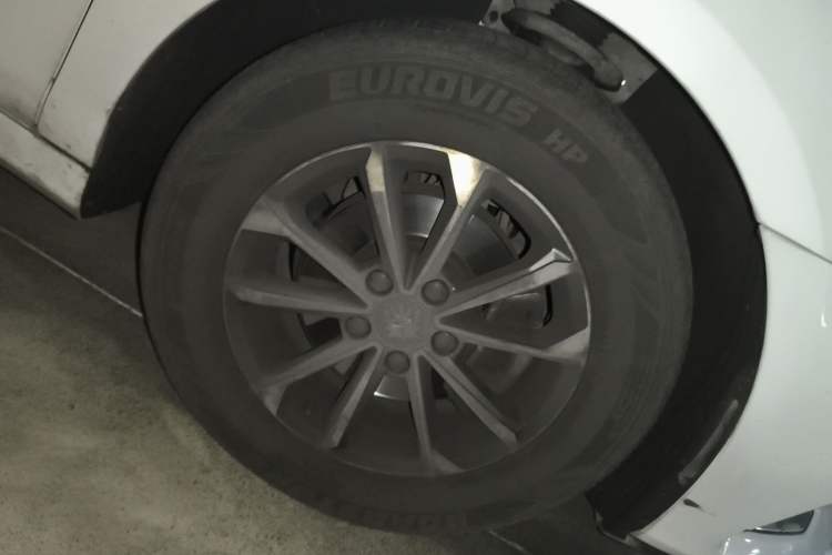 Used BYD Qin Pro New Energy 2018 DM 1.5TI Automatic Smart Connect Dynamic Model Right Front Wheel Hub
