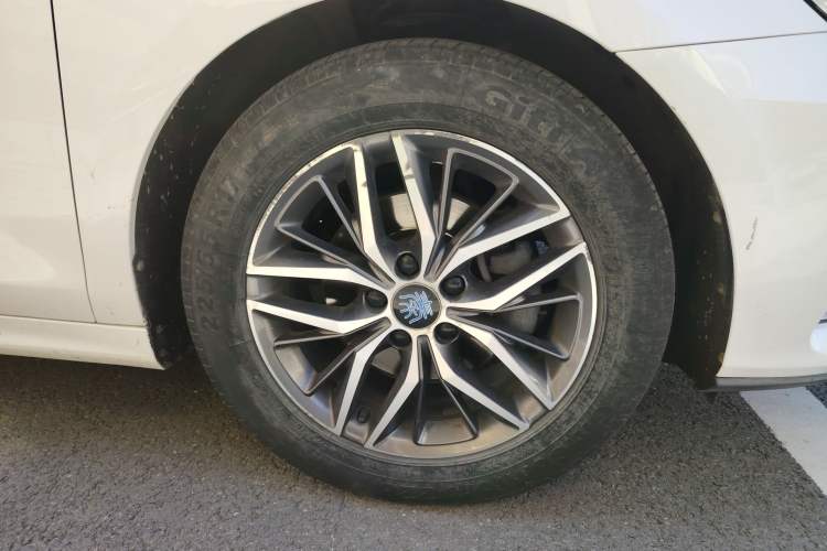 Used BYD Qin Pro New Energy 2018 EV500 Developer Edition Autonomous Driving Model Right Front Wheel Hub