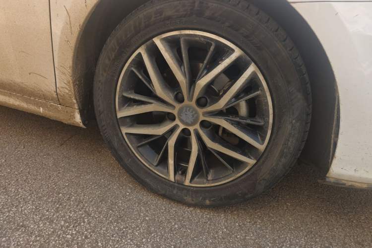 Used BYD Qin Pro New Energy 2018 DM 1.5TI Automatic Smart Connect Enjoyment Model Right Front Wheel Hub