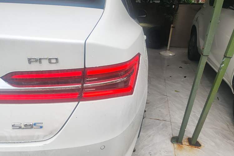 Used BYD Qin Pro New Energy 2018 DM 1.5TI Automatic Smart Connect Elite Model Right Rear Taillight