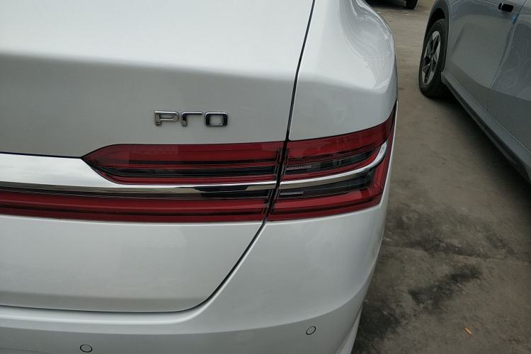 Used BYD Qin Pro New Energy 2018 EV500 Smart Connect Elite Model Right Rear Taillight