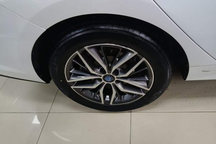 Used BYD Qin Pro New Energy 2018 DM 1.5TI Automatic Smart Connect Enjoyment Model Right Rear Wheel Hub