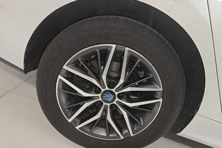 Used BYD Qin Pro New Energy 2018 EV500 Smart Connect Elite Model Right Rear Wheel Hub