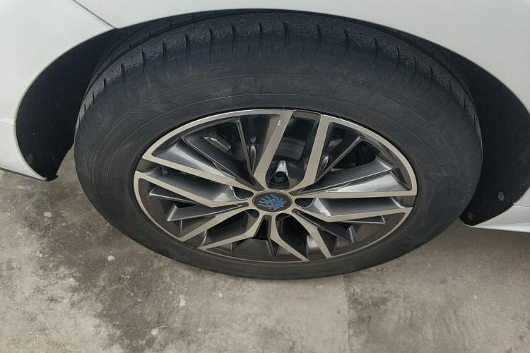 Used BYD Qin Pro New Energy 2018 EV500 Smart Connect Elite Model Right Rear Wheel Hub