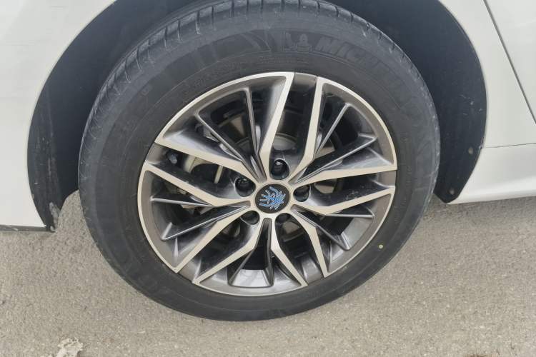Used BYD Qin Pro New Energy 2018 DM 1.5TI Automatic Smart Connect Enjoyment Model Right Rear Wheel Hub