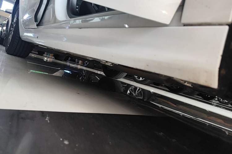 Used BYD Qin Pro New Energy 2018 DM 1.5TI Automatic Smart Connect Elite Model Right Side Sill