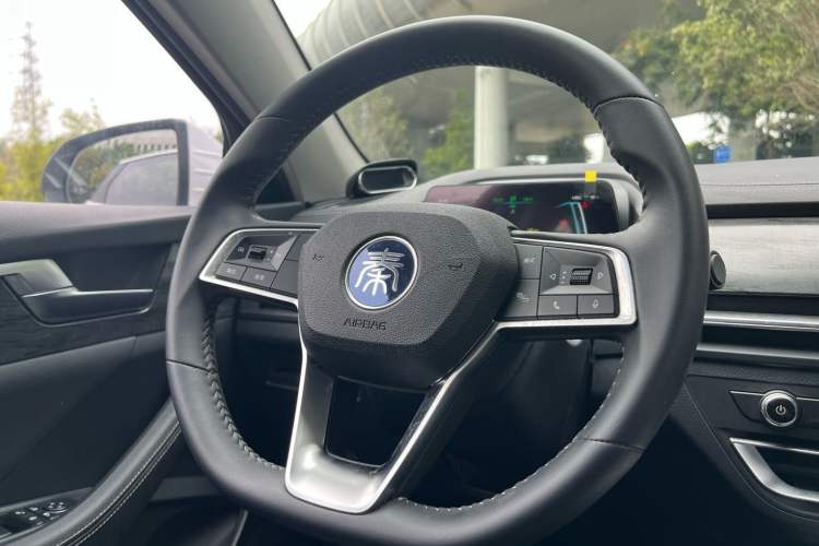 Used BYD Qin Pro New Energy 2018 DM 1.5TI Automatic Smart Connect Dynamic Model Steering Wheel