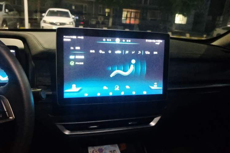 Used BYD Qin Pro New Energy 2019 EV Super Edition High-Power Long-Range Smart-Connected Cutting-Edge Model Audio And AC Panel