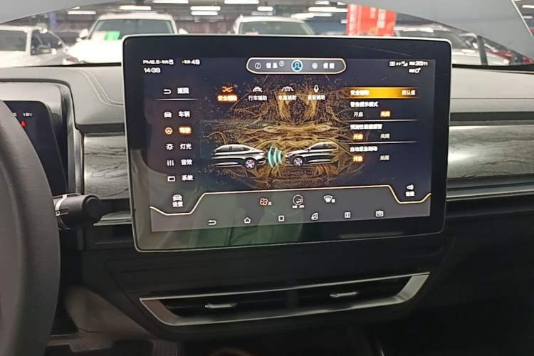 Used BYD Qin Pro New Energy 2019 EV Super Edition High-Power Long-Range Smart-Connected Cutting-Edge Model Audio And AC Panel