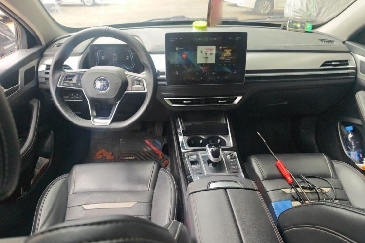Used BYD Qin Pro New Energy 2019 DM Super Edition 1.5TI Automatic Smart Connect Prestige Model China VI Standard Center Console